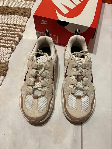37,5 Beden ten rengi Renk Nike spor ayakkabı