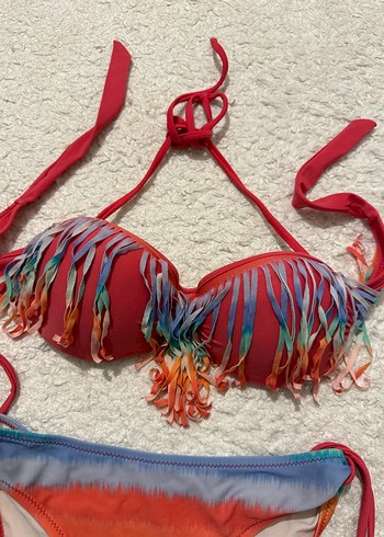 Diğer Renkli Püsküllü Bikini Takımı