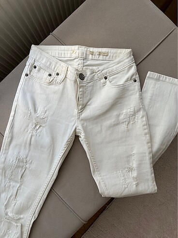Beyaz boyfriend düşük bel Jean