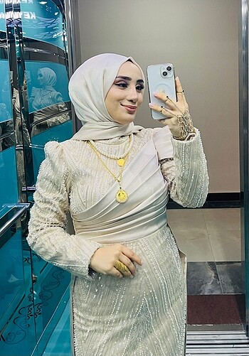 Kuyruklu bej bej abiye
