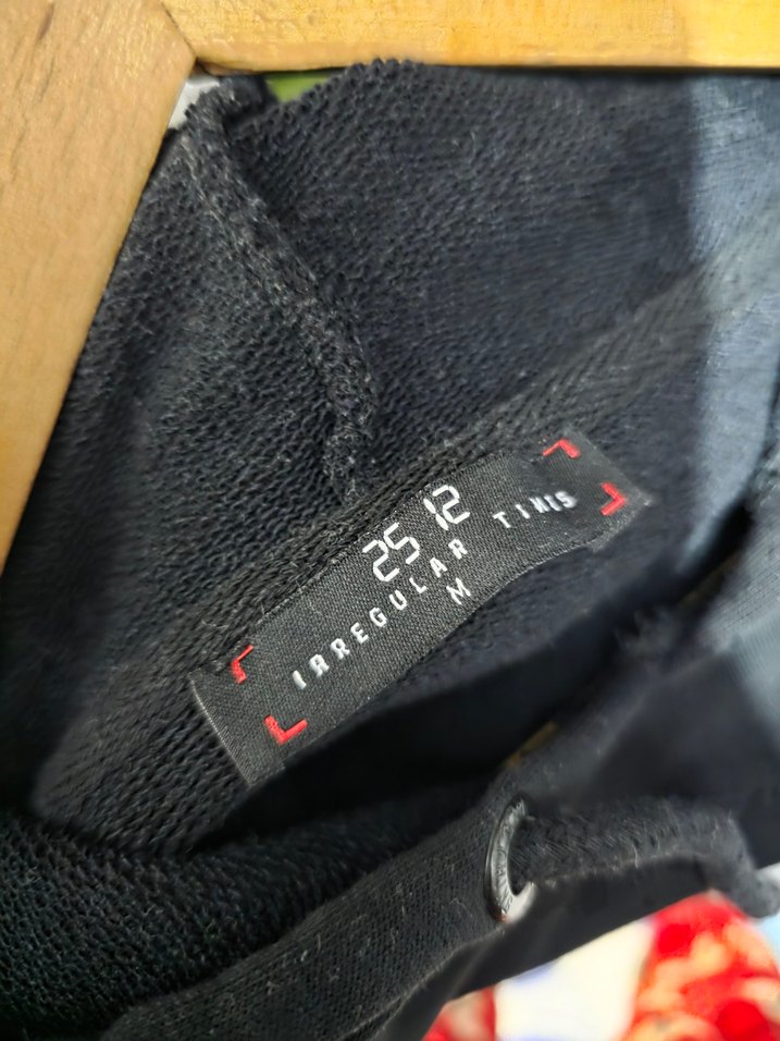 Siyah Kapüşonlu Sweatshirt - Görsel 2