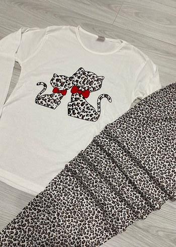 Beyaz Leopar Desenli uzun kollu Kadın Pijama Takımı
