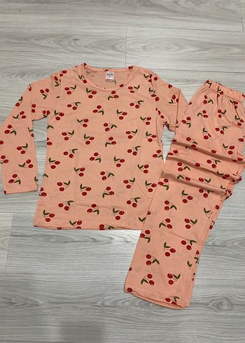 Kiraz Desenli Kadın uzun kollu Pijama Takımı
