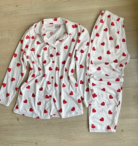 Kırmızı kalpli beyaz ince süet, yakalı pijama takımı m, l, xl, x