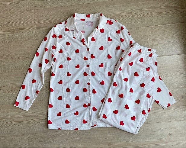 xl Beden Kırmızı kalpli beyaz ince süet, yakalı pijama takımı m, l, xl, x