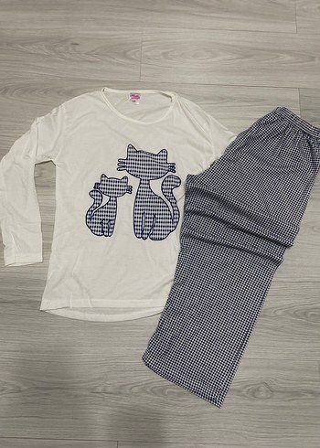 Diğer Uzun Kollu Kedili Kadın Pijama Takımı