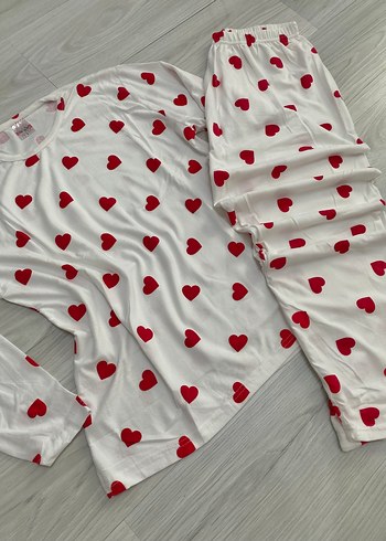 m Beden beyaz Renk Kadın Beyaz Kırmızı Kalp Desenli Uzun Kollu Pijama Takımı süet