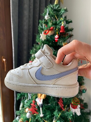 22 Beden beyaz Renk Orjinal nike çocuk spor ayakkabı
