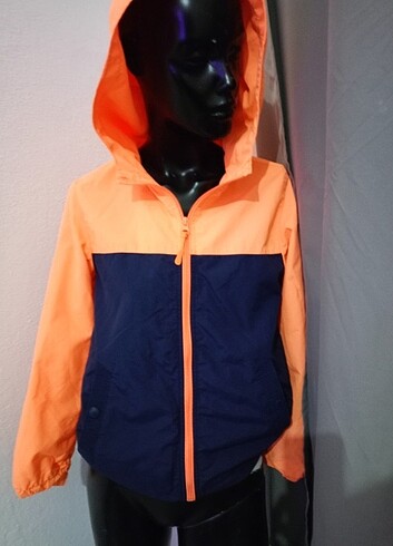 Zara Mont 