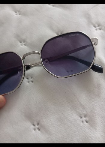 Şeffaf Çerçeveli Mor Minimalist Kadın Güneş Gözlüğü - Görsel 2