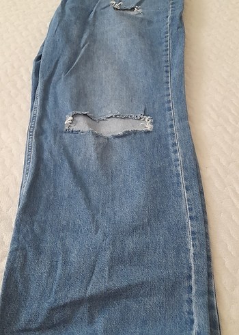 Gri Yırtık Detaylı Salaş Kadın Midi Kot Pantolon