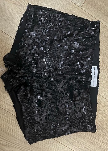 Bershka Kısa mini pullu Şort - Görsel 6