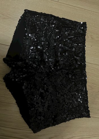 Bershka Kısa mini pullu Şort - Görsel 5