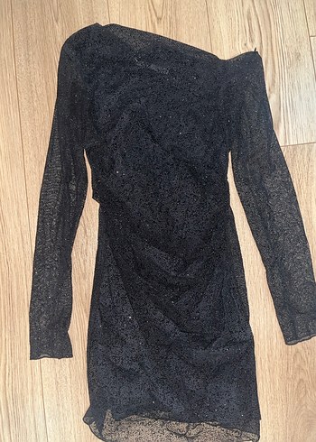 Pull And Bear Parıltılı Asimetrik Siyah Kısa Elbise - Görsel 4