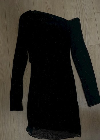 Pull And Bear Parıltılı Asimetrik Siyah Kısa Elbise - Görsel 3
