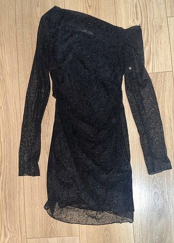 Pull And Bear Parıltılı Asimetrik Siyah Kısa Elbise - Görsel 2