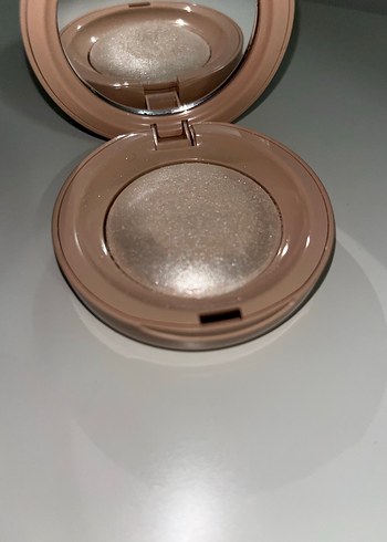 Rare Beauty Highlighter (Enlighten Rengi) - Görsel 4