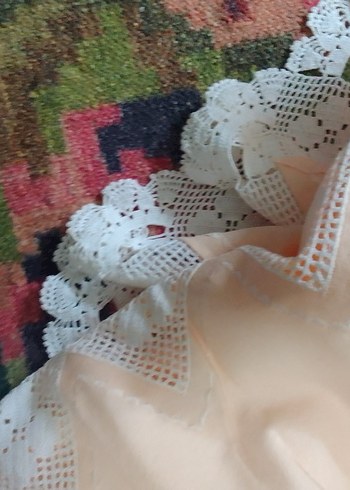 yavru ağzı  Nakışlı Pastel Masa Örtüsü 137 cm ebat - Görsel 2