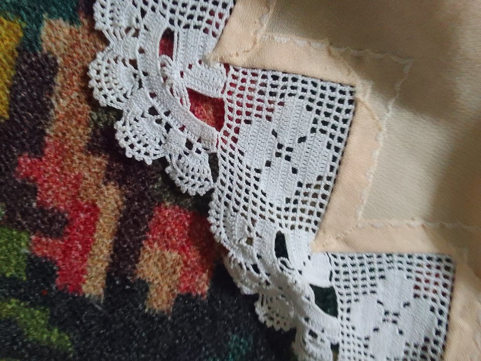 yavru ağzı  Nakışlı Pastel Masa Örtüsü 137 cm ebat - Görsel 3