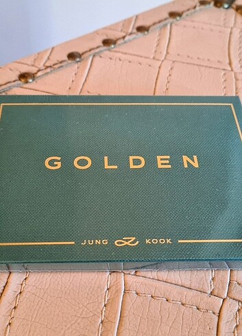 Golden weverse 