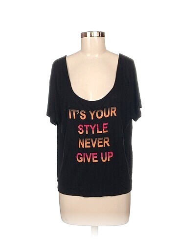 Penti T-shirt %70 İndirimli.