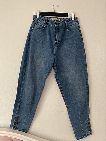 Düğme detaylı mom jean