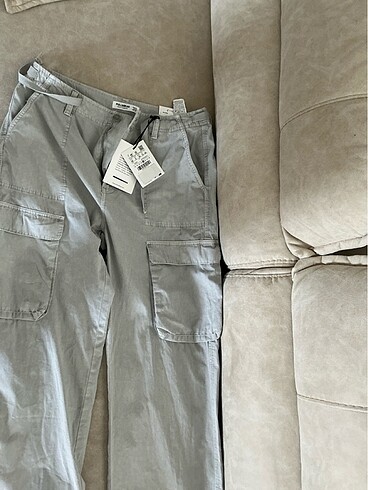 Pull and Bear Pull and bear etiketli kargo pantolon