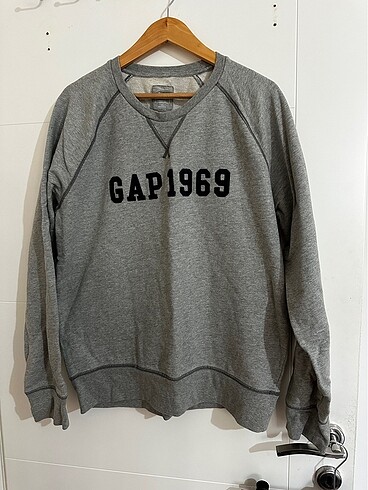 Gap sweatshirt