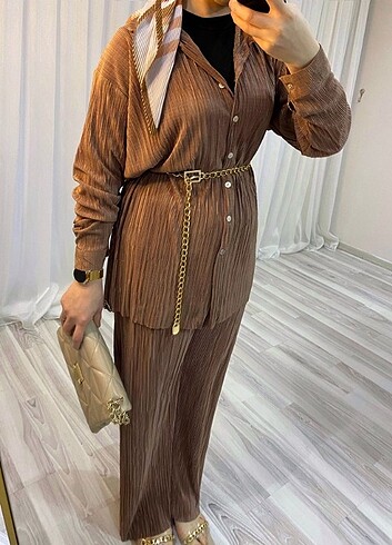 Zara Piliseli takım bedenleri mevcuttur 