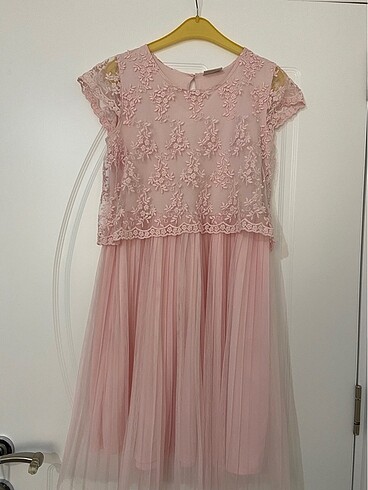 Pembe elbise