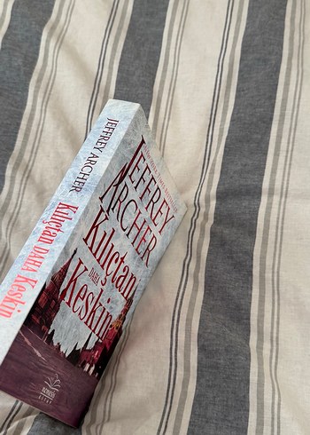 Jeffrey Archer - Kılıçtan Keskin Roman - Görsel 2