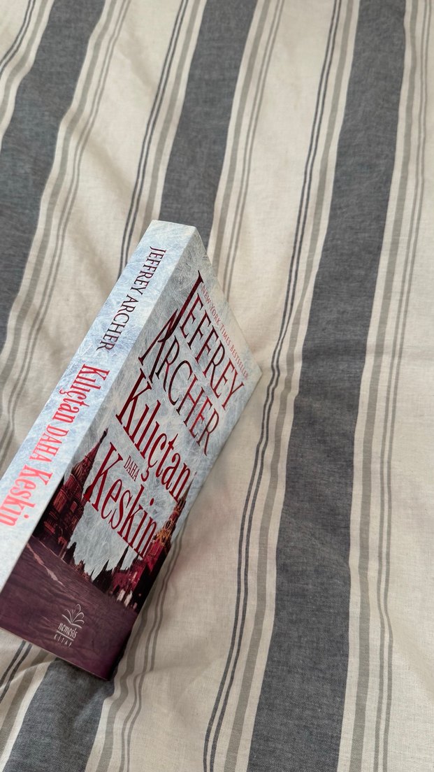 Jeffrey Archer - Kılıçtan Keskin Roman - Görsel 2