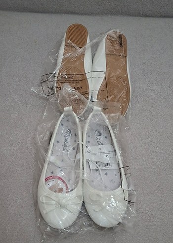 Fiyonklu Beyaz Kız Çocuk Rugan Babet 31 numara sıfır etiketli - Görsel 2