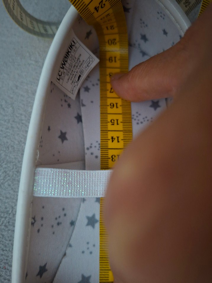 Fiyonklu Beyaz Kız Çocuk Rugan Babet 31 numara sıfır etiketli - Görsel 5