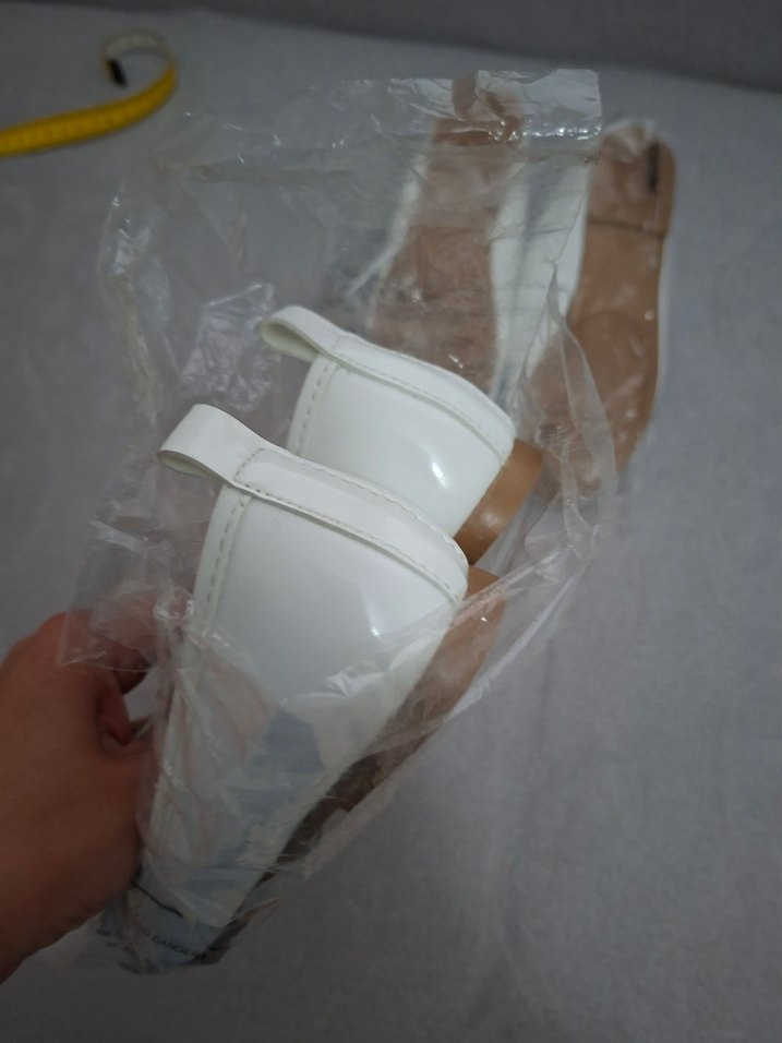 Fiyonklu Beyaz Kız Çocuk Rugan Babet 31 numara sıfır etiketli - Görsel 3