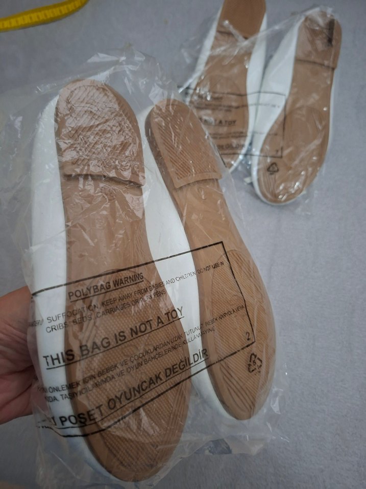 Fiyonklu Beyaz Kız Çocuk Rugan Babet 31 numara sıfır etiketli - Görsel 4