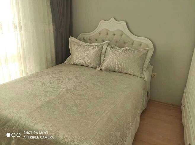 Karaca Valeria Yatak Örtüsü