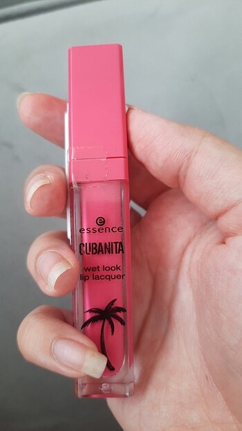 Essence Cubanıta wet look lip lacquer