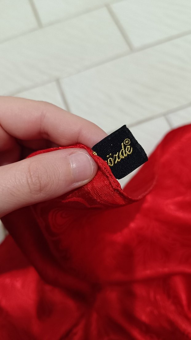 kırmızı eşarp - Görsel 2