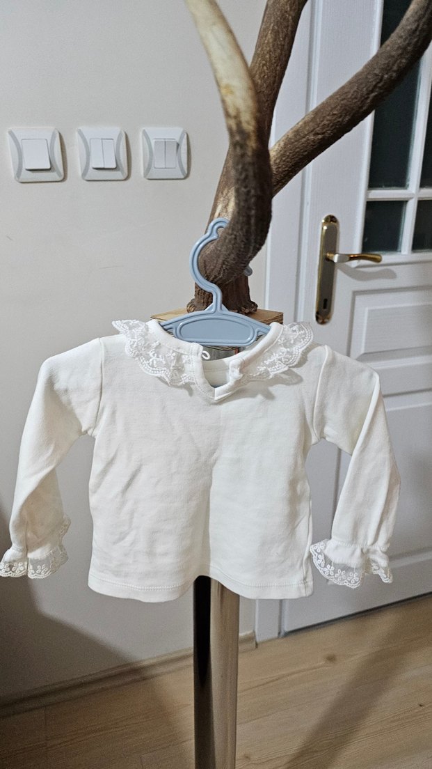 Kız Çocuk Düğmeli Beyaz Triko Bluz - Görsel 2