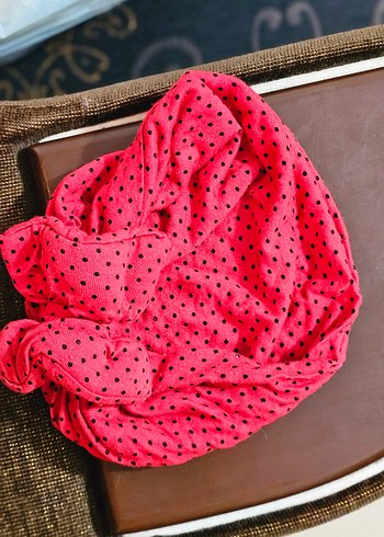 Puantiyeli Fırfırlı kırmızı bebek bone - Görsel 2