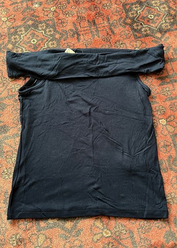 Stradivarius Madonna Yaka Lacivert Omzu Açık Bluz - Görsel 3