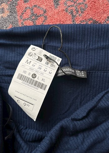 Stradivarius Madonna Yaka Lacivert Omzu Açık Bluz - Görsel 4