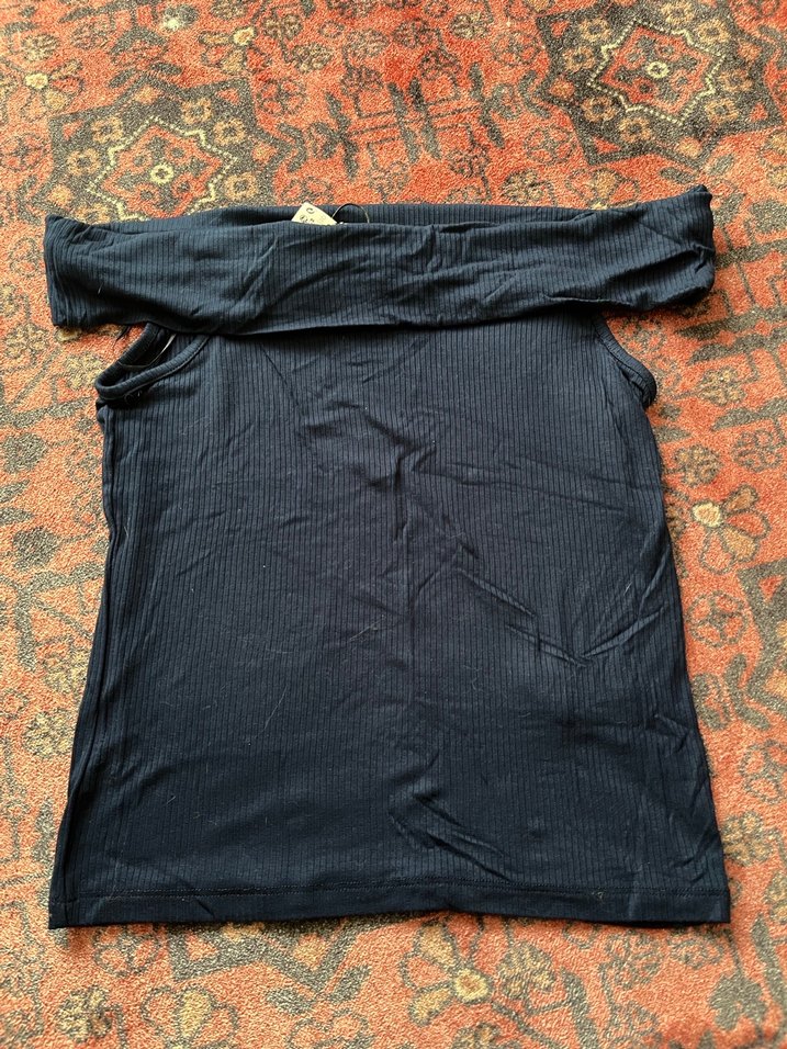 Stradivarius Madonna Yaka Lacivert Omzu Açık Bluz - Görsel 3