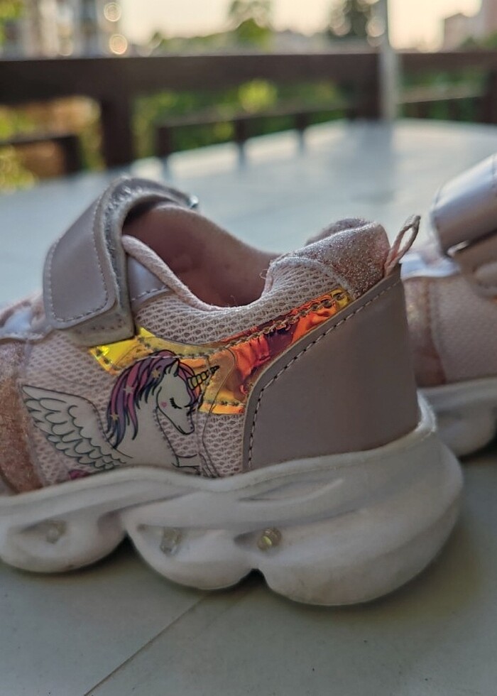 22 numara ışıklı spor ayakkabı  - Görsel 4