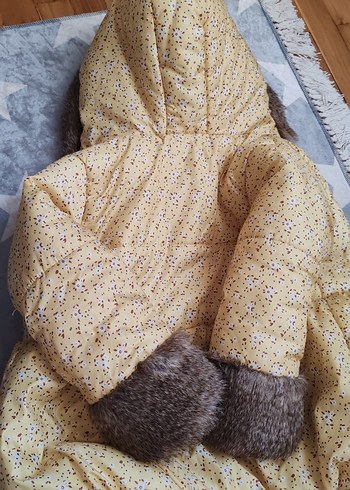 Sarı Kürklü Kapüşonlu Palto - Görsel 6