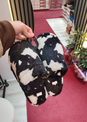 Kadın Desenli Yüksek Topuklu Ev Terlikleri - Görsel 4