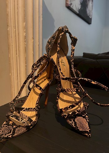 Kahverengi Yılan Desenli İnce Topuklu Kadın Ayakkabısı - Görsel 4