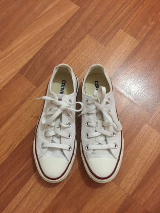 Beyaz converse