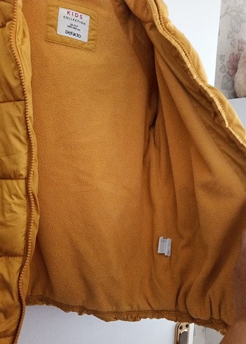 Sarı Düğmeli Kız Çocuk Montu - Görsel 7